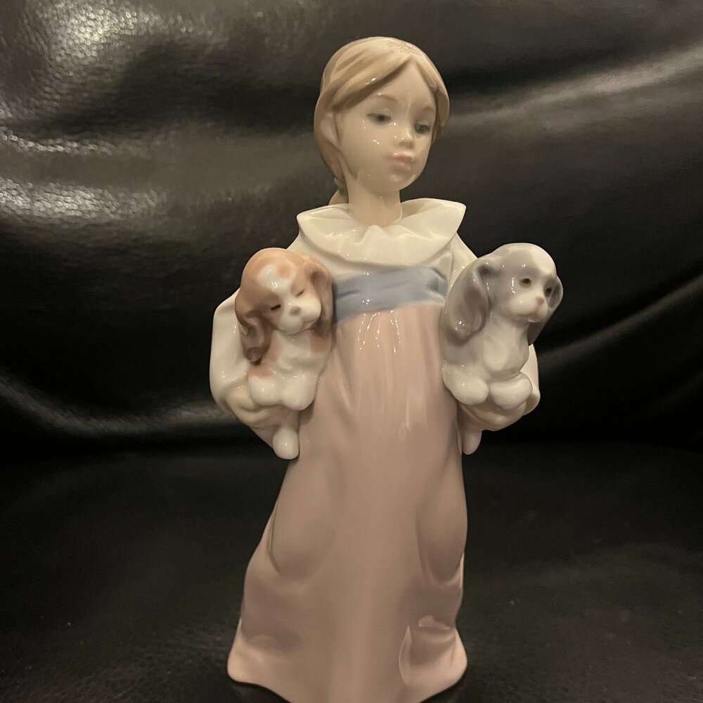 Lladró Arms Full Of Love Porcelain Figurine #6419